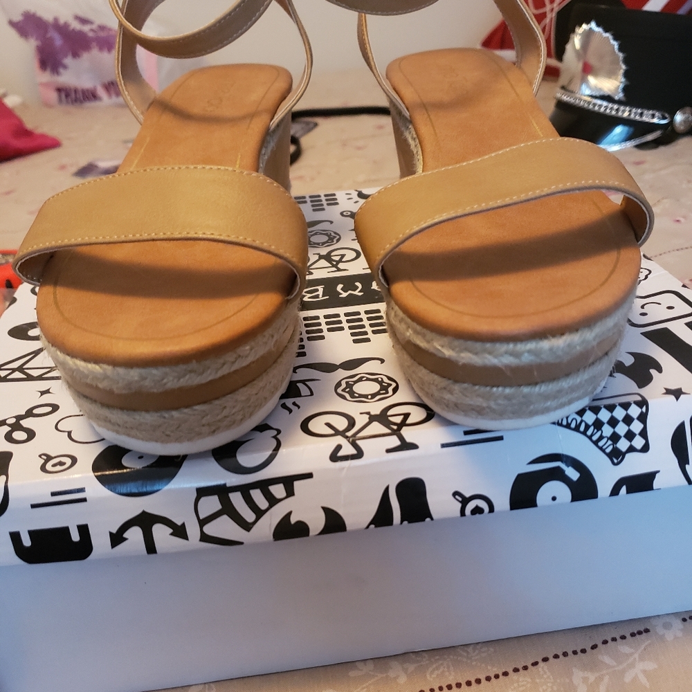 Open toe sandals